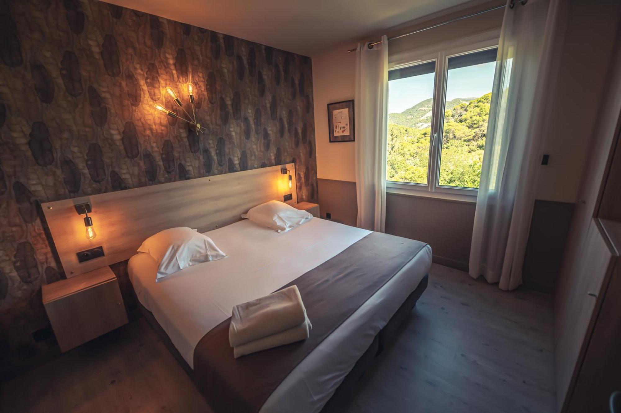Logis Hotel Restaurant Le Plantevin Propiac Exterior foto